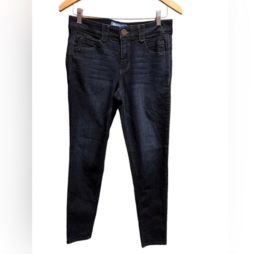 Democracy Ab Solution Size 8